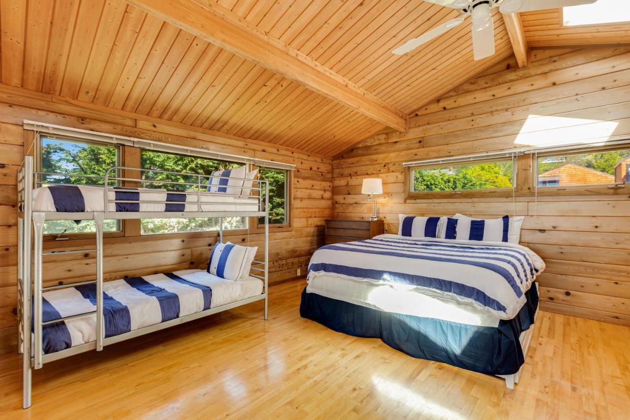 Whidbey Cedar Sunsets Villa Freeland ภายนอก รูปภาพ