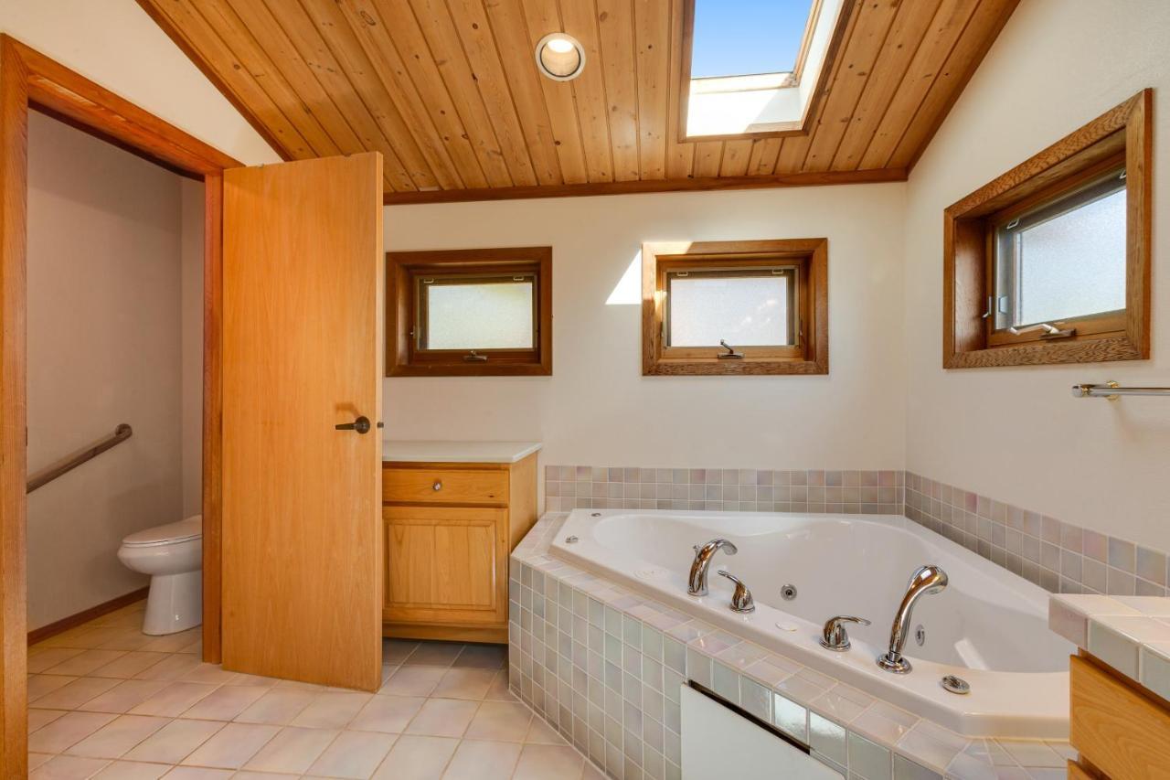 Whidbey Cedar Sunsets Villa Freeland ภายนอก รูปภาพ